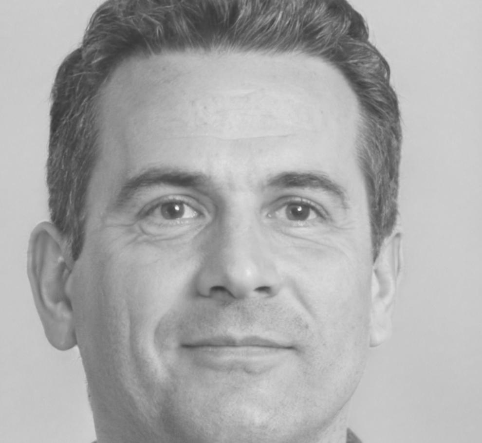 Expert financier partageant son expérience